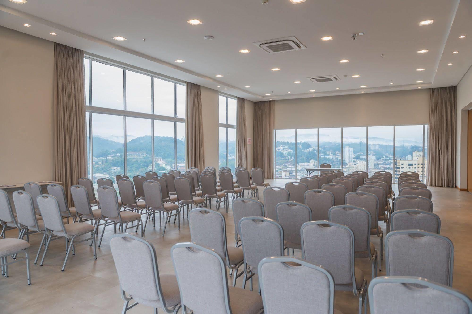 Tri Hotel Executive Brusque Kültér fotó
